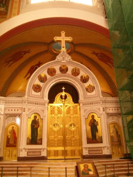 Altar im Innern der Erlserkirche