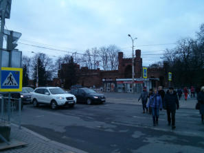 Straenszene am alten Rogrter Tor im Norden des Stadtkerns