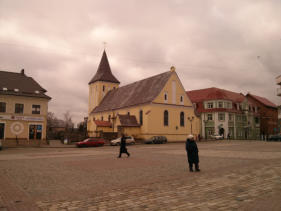 Nochmals die Kirche vom zentralen Platz aus gesehen