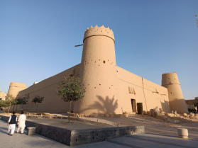 Durch den tollk�hnen �berraschungsschlag von AbdelAziz Ibn Saud im Jahre 1902 gegen die Ibn Raschid begann genau hier der Aufstieg der Ibn Saud