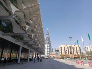 Im Hintergrund der Faysaliah Tower