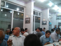 Typische Mittagsszene in einem der besten Bratshops in Erbil